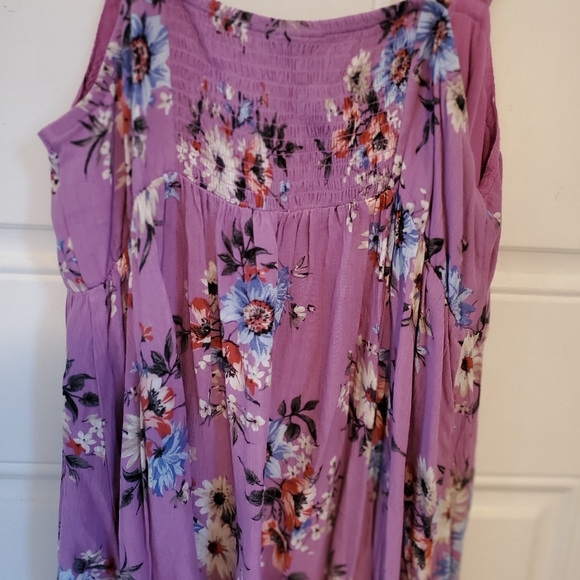 Torrid Floral Lavender Tank Top - Picture 3 of 3